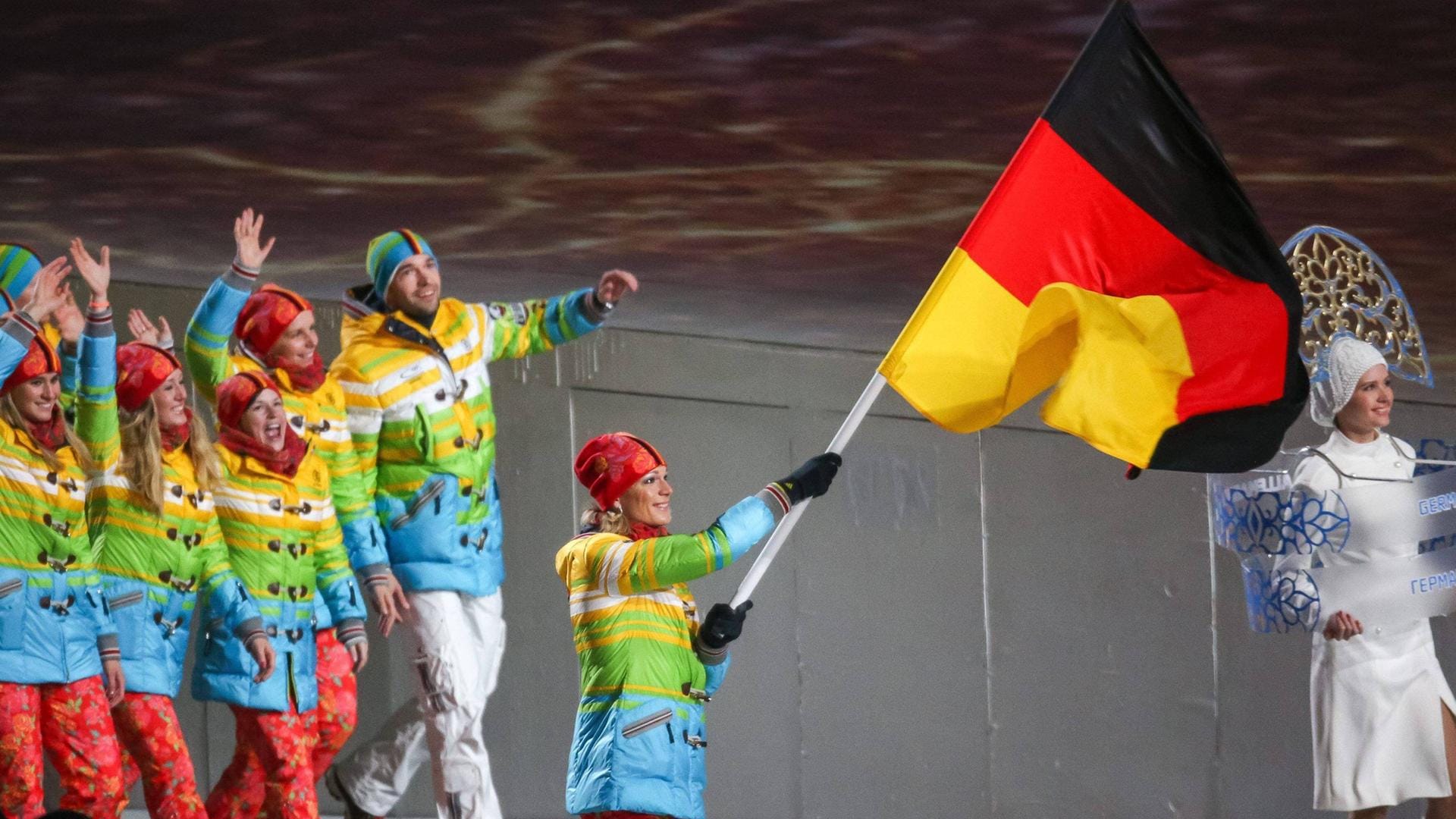 Letzte Winterspiele: Bei ihrer finalen Olympia-Teilnahme wurde Maria Höfl-Riesch die Ehre der Fahnenträgerin zuteil.