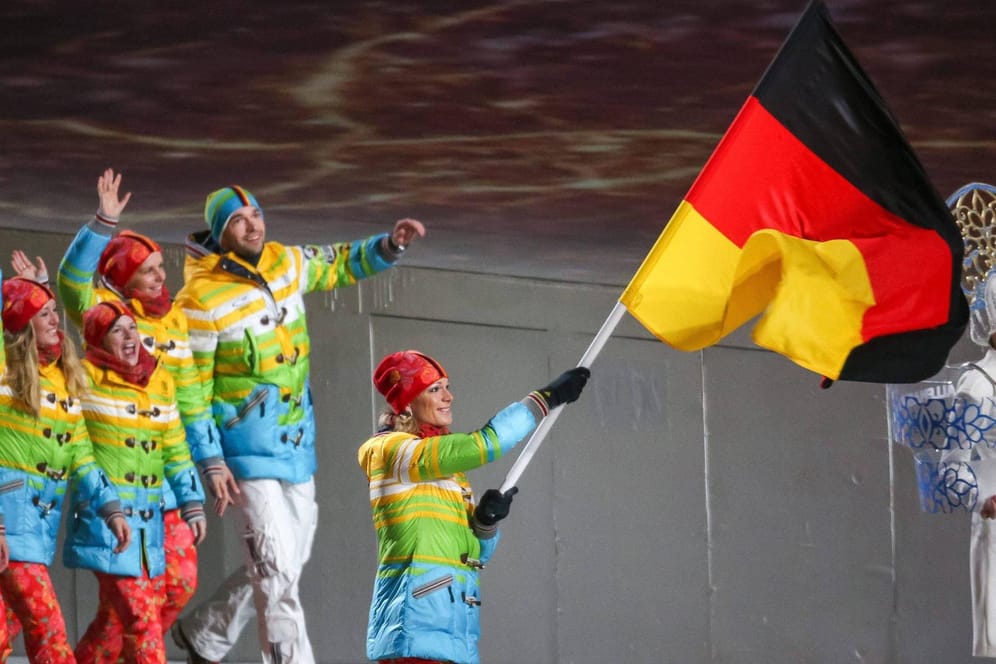 Letzte Winterspiele: Bei ihrer finalen Olympia-Teilnahme wurde Maria Höfl-Riesch die Ehre der Fahnenträgerin zuteil.