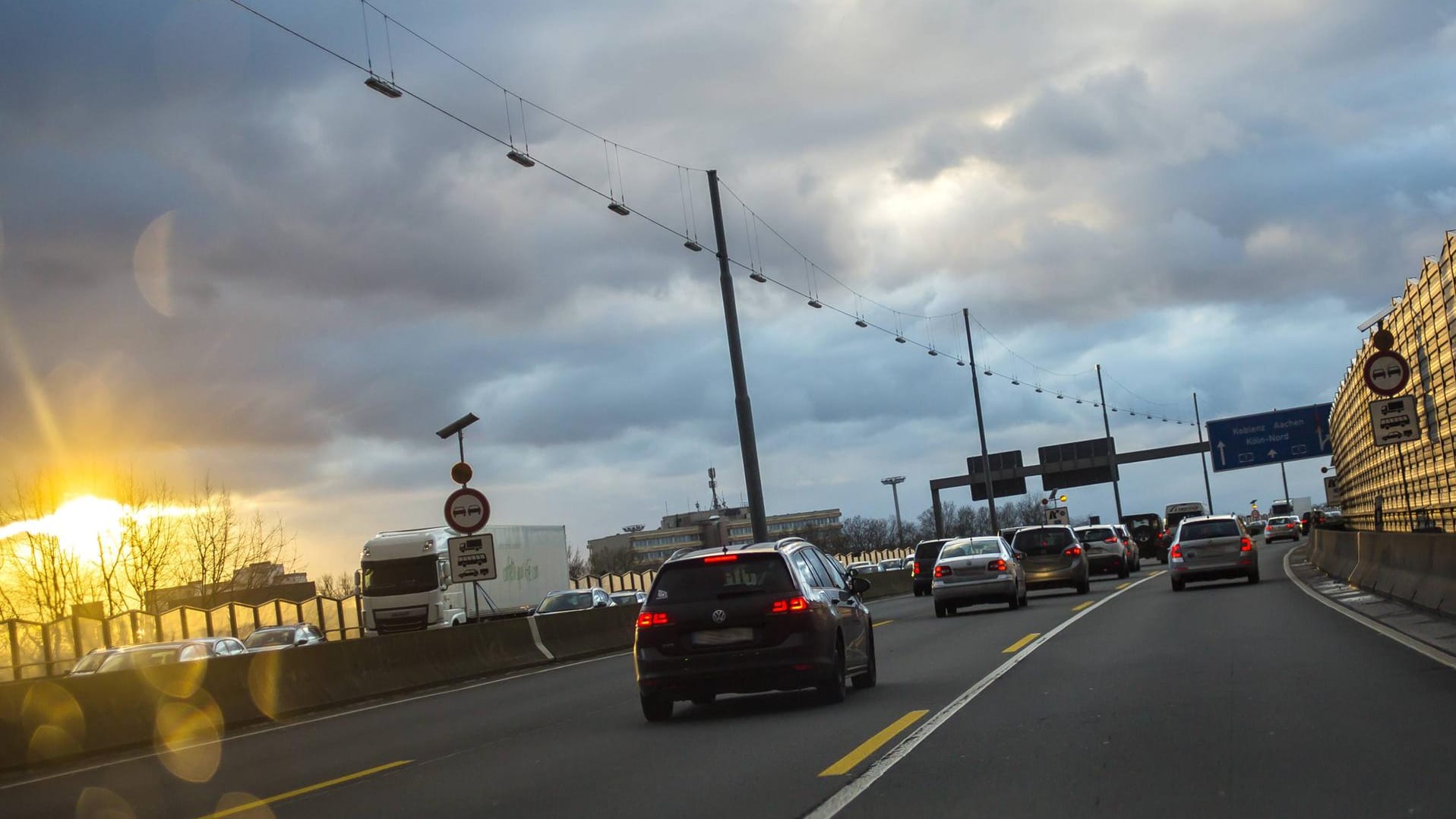 Die Autobahn 1: Hier ereignete sich die Kollision mehrerer Autos. Die Autobahn 1: Hier ereignete sich die Kollision mehrerer Autos.
