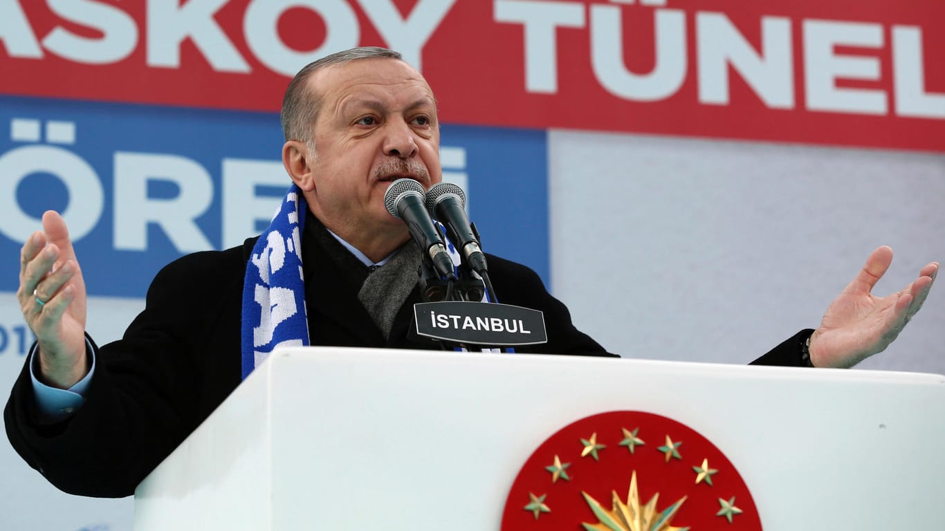 Türkischer Präsident Recep Tayyip Erdogan: Erdogan kritisiert Deutschland wegen Moschee-Übergriffe