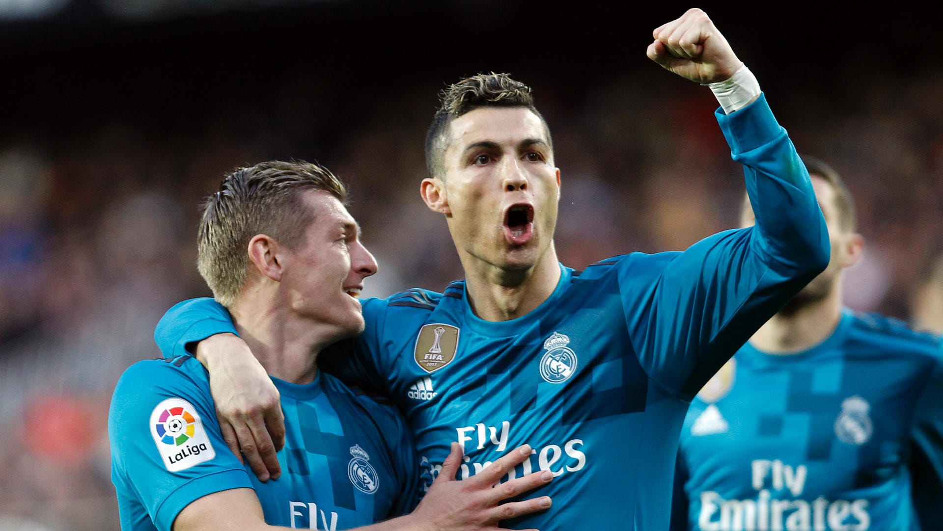Ton Kroos (l.) feiert mit Cristiano Ronaldo: Die Torschützen von Real Madrid unter sich. Ton Kroos (l.) feiert mit Cristiano Ronaldo: Die Torschützen von Real Madrid unter sich.