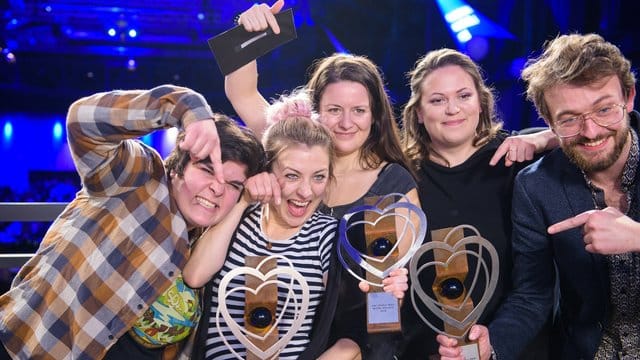 Das Team des Films "Landrauschen" freut sich über drei Auszeichnungen.