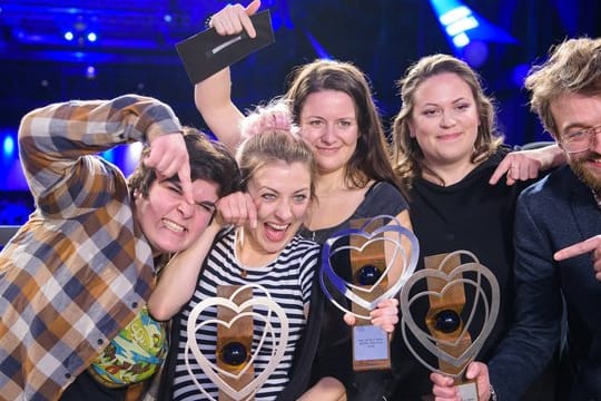 Das Team des Films "Landrauschen" freut sich über drei Auszeichnungen.