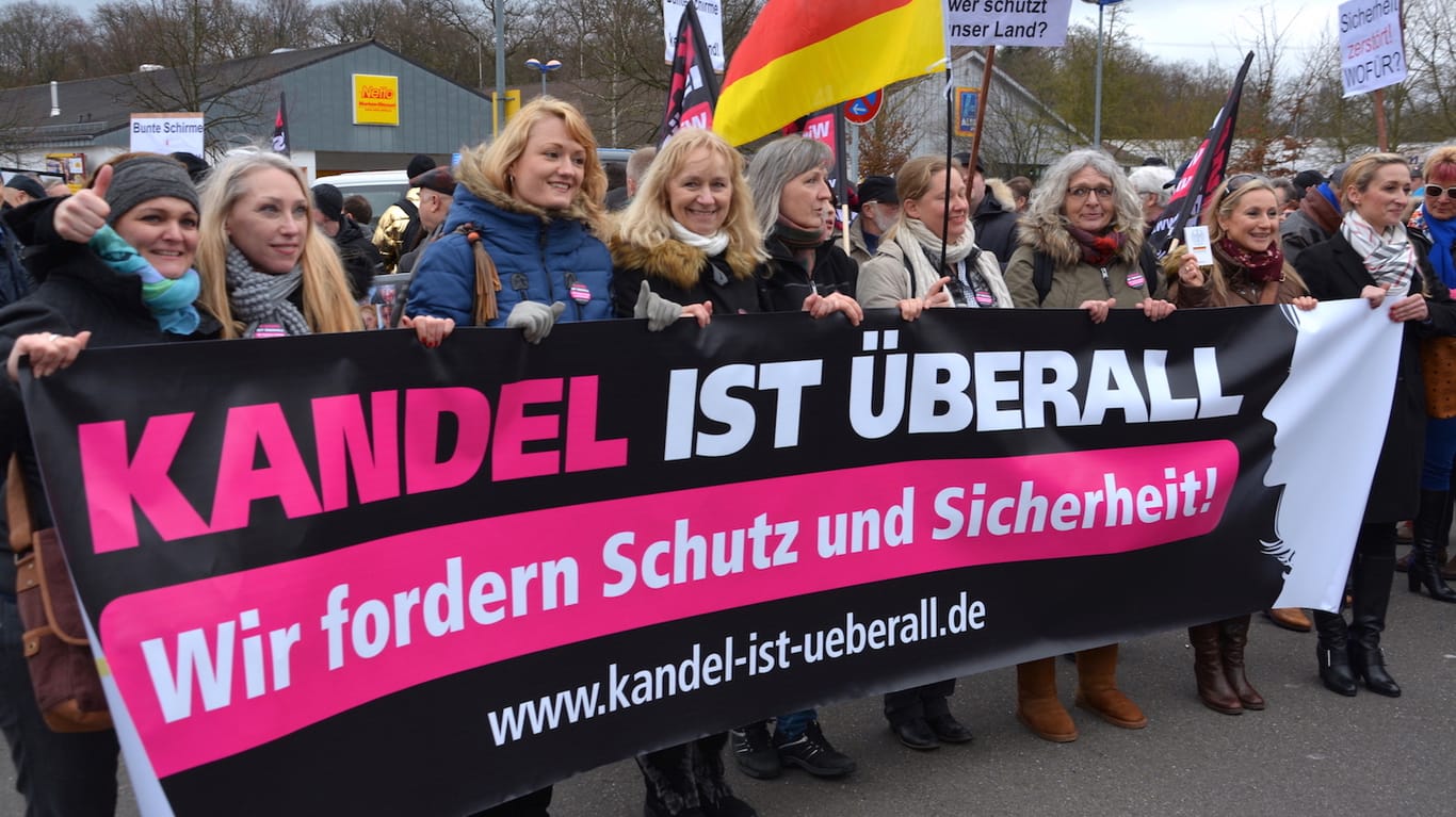Demonstrantinnen in Kandel: Das "Frauenbündnis Kandel" hatte zu einer Kundgebung in der Kleinstadt aufgerufen.
