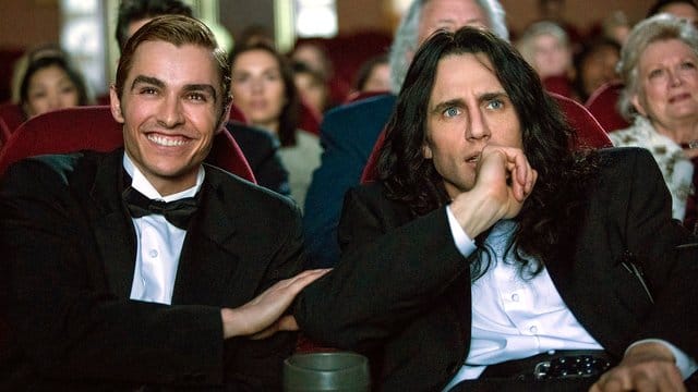 Die talentfreien Brüder blitzen überall ab: Dave Franco (l) als Greg Sestero und James Franco als Tommy Wiseau.