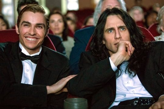 Die talentfreien Brüder blitzen überall ab: Dave Franco (l) als Greg Sestero und James Franco als Tommy Wiseau.