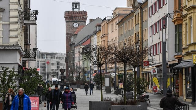Blick in das Cottbusser Stadtzentrum von Cottbus: Die Stadt hatte im vergangenen Jahr deutlich mehr Flüchtlinge aufgenommen als viele andere Kommunen im Land. Blick in das Cottbusser Stadtzentrum von Cottbus: Die Stadt hatte im vergangenen Jahr deutlich mehr Flüchtlinge aufgenommen als viele andere Kommunen im Land.