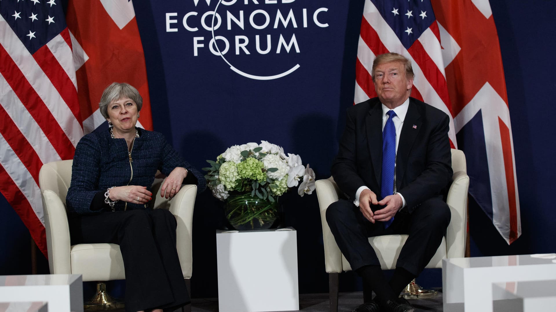 US-Präsident Donald Trump und die britische Premierministerin Theresa May beim Weltwirtschaftsforum in Davos: Trump empfiehlt May einen härteren Kurs beim Brexit. US-Präsident Donald Trump und die britische Premierministerin Theresa May beim Weltwirtschaftsforum in Davos: Trump empfiehlt May einen härteren Kurs beim Brexit.
