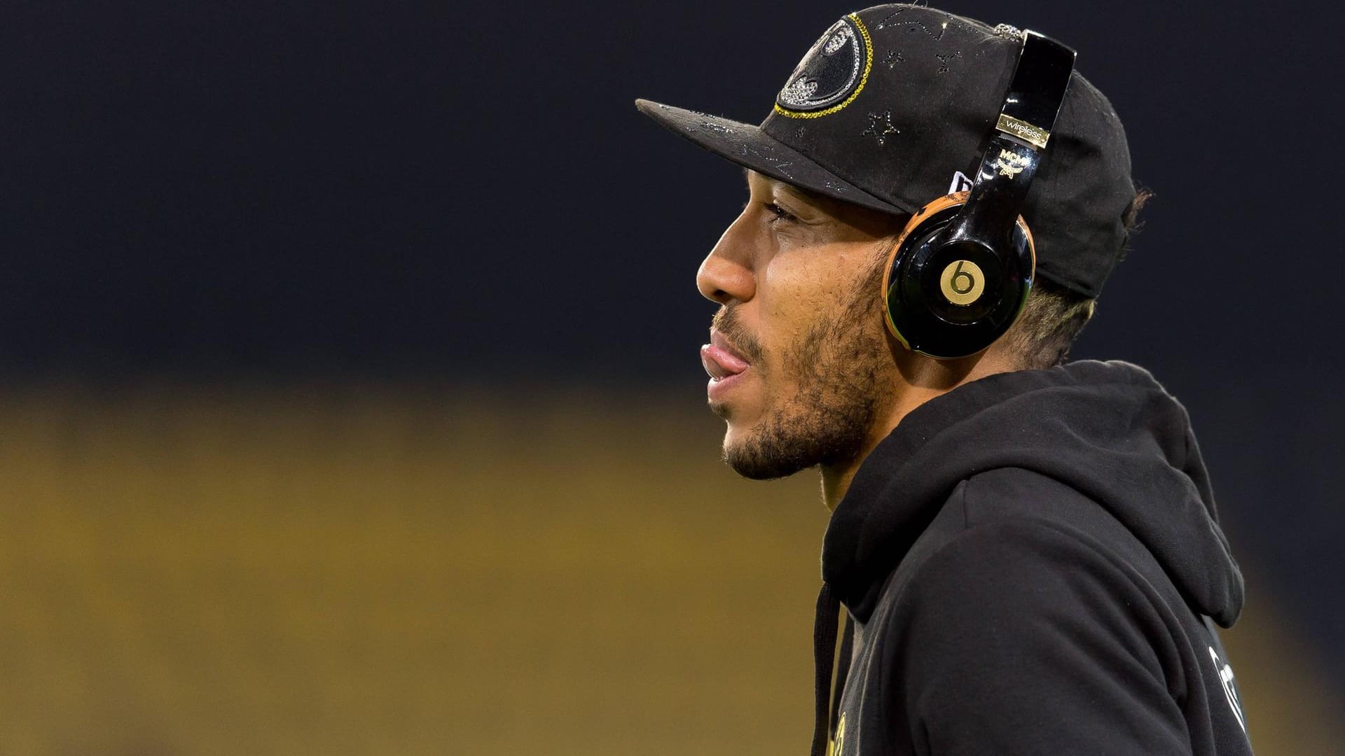Pierre-Emerick Aubameyang steht im Fokus wie selten zuvor. Sein Wechsel steht bevor und jetzt gibt es auch noch Ärger um sein Fernbleiben beim Dortmunder Gericht.