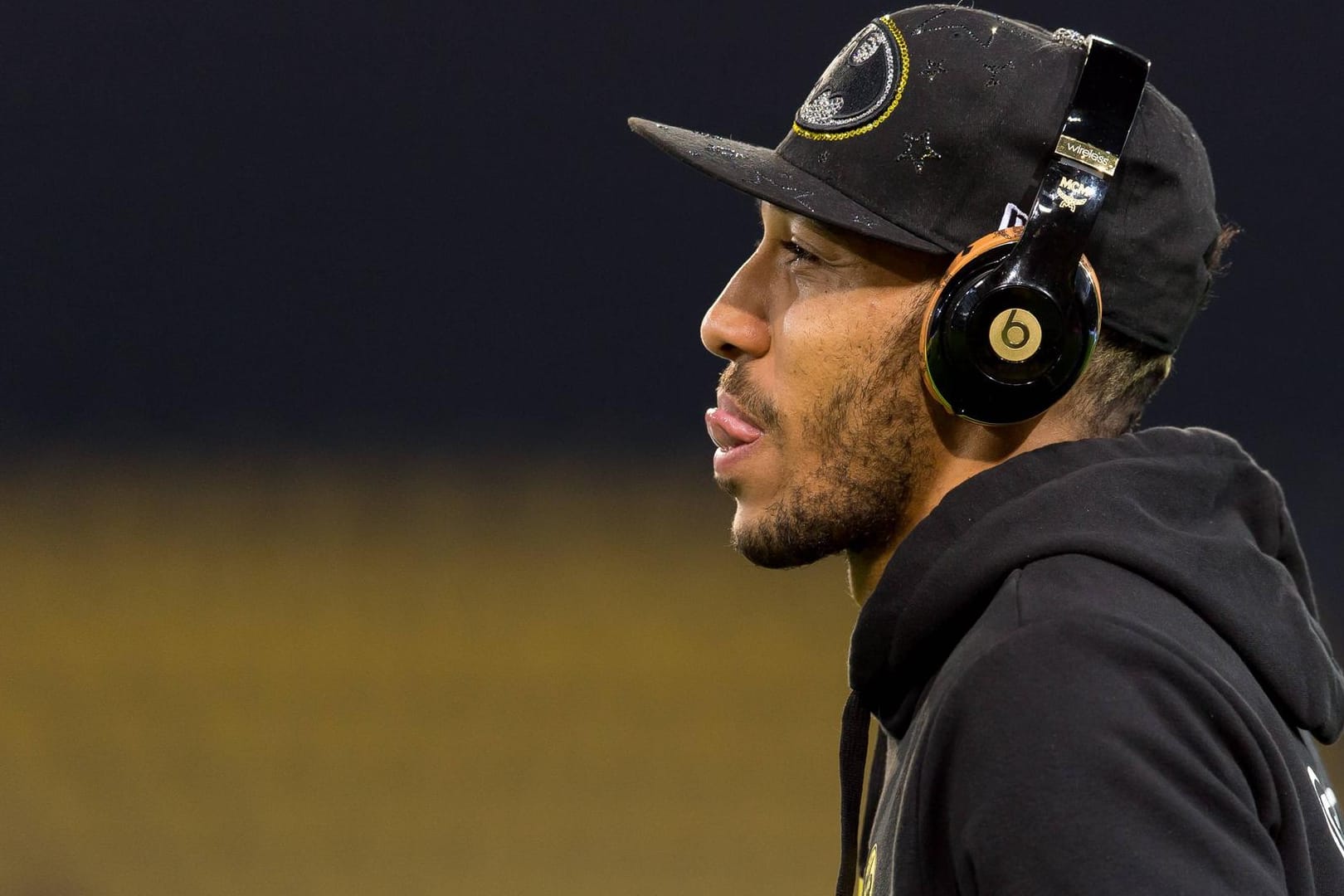 Pierre-Emerick Aubameyang steht im Fokus wie selten zuvor. Sein Wechsel steht bevor und jetzt gibt es auch noch Ärger um sein Fernbleiben beim Dortmunder Gericht.