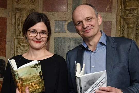 Thomas Lehr und Laura Freudenthaler vor dem Festakt zur Verleihung des Bremer Literaturpreises.