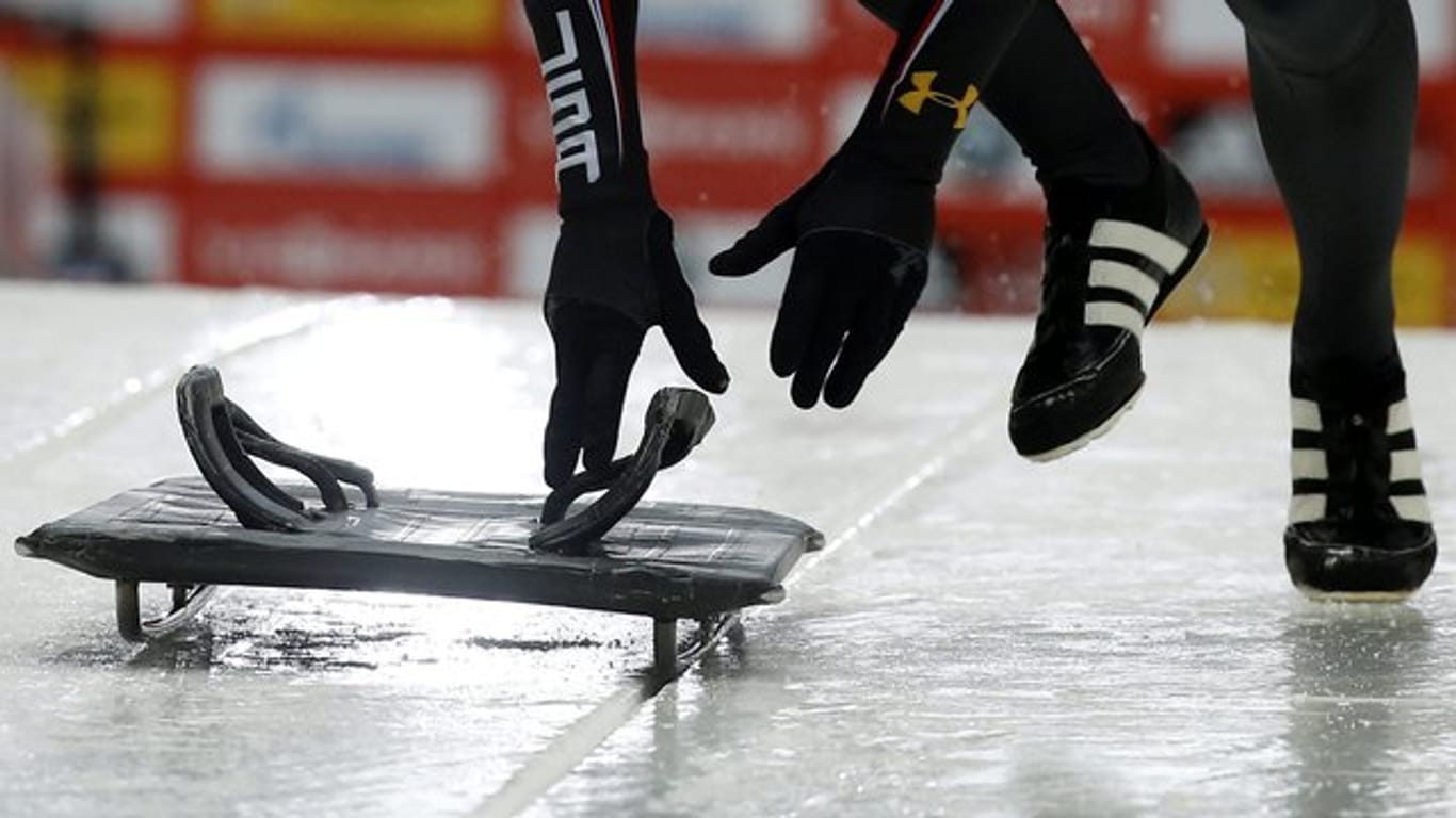 Russlands NOK will einen wegen Doping gesperrten Skeletonfahrer als Trainer mit nach Südkorea nehmen.