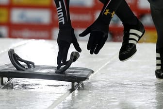 Russlands NOK will einen wegen Doping gesperrten Skeletonfahrer als Trainer mit nach Südkorea nehmen.