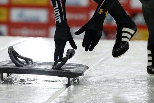 Russlands NOK will einen wegen Doping gesperrten Skeletonfahrer als Trainer mit nach Südkorea nehmen.