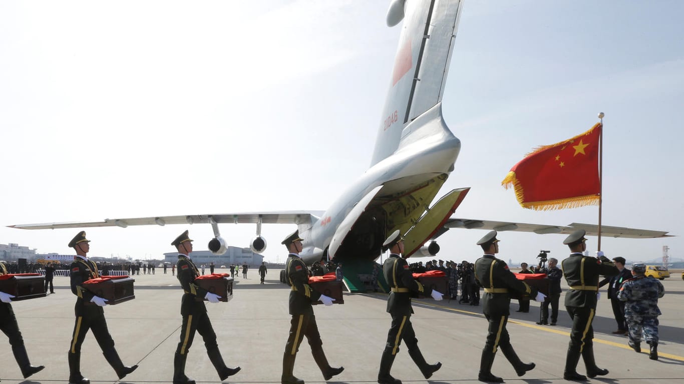 Opfer befürchtet: Ein chinesisches Militärflugzeug ist auf einem Trainingsflug in Südwestchina abgestürzt. (Symbolfoto)