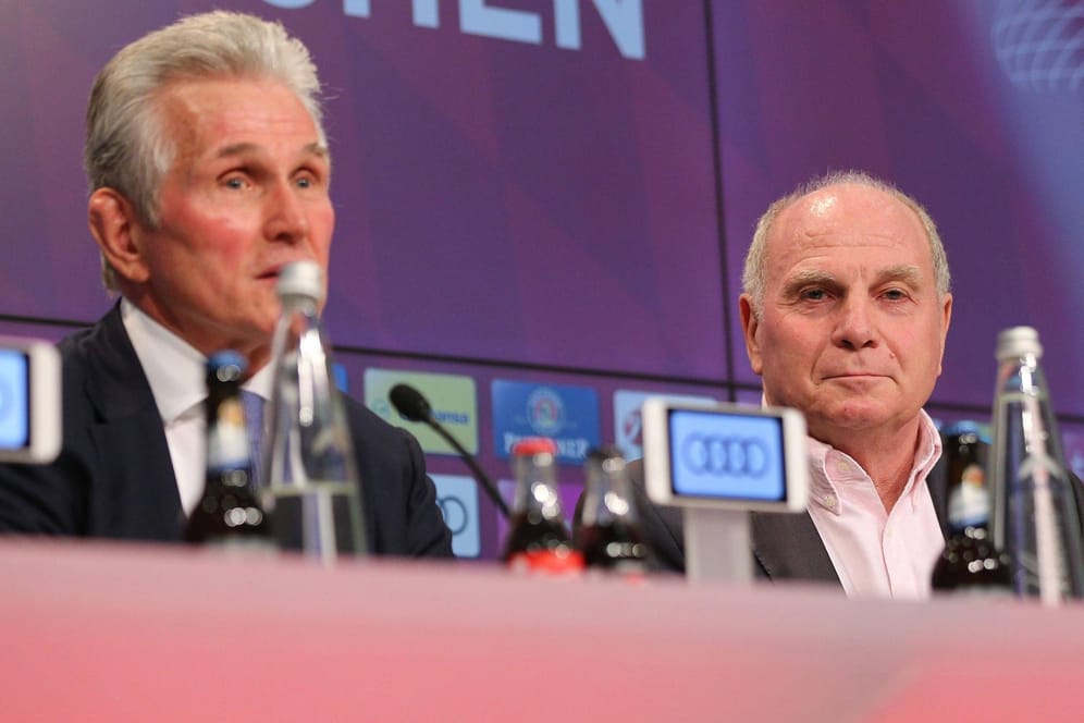Uli Hoeneß (r.) und Jupp Heynckes: Der Bayern-Präsident kämpft weiter um einen Verbleib des Trainers.