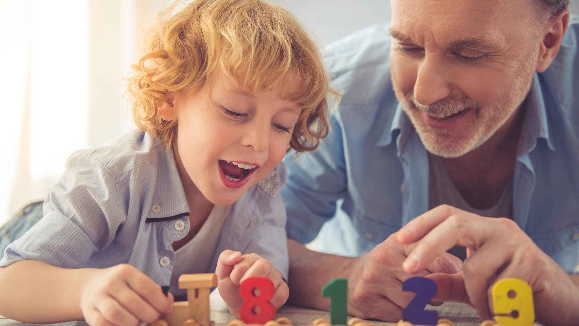 Leihopa und -enkel: Eine Leihgroßelternschaft bringt Generationen zusammen.