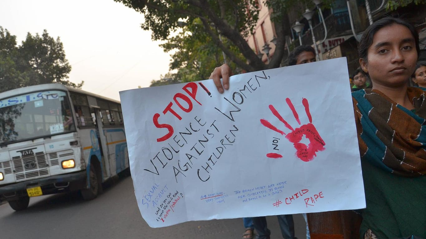 Die Proteste gegen Vergewaltigungen in Indien nehmen zu.