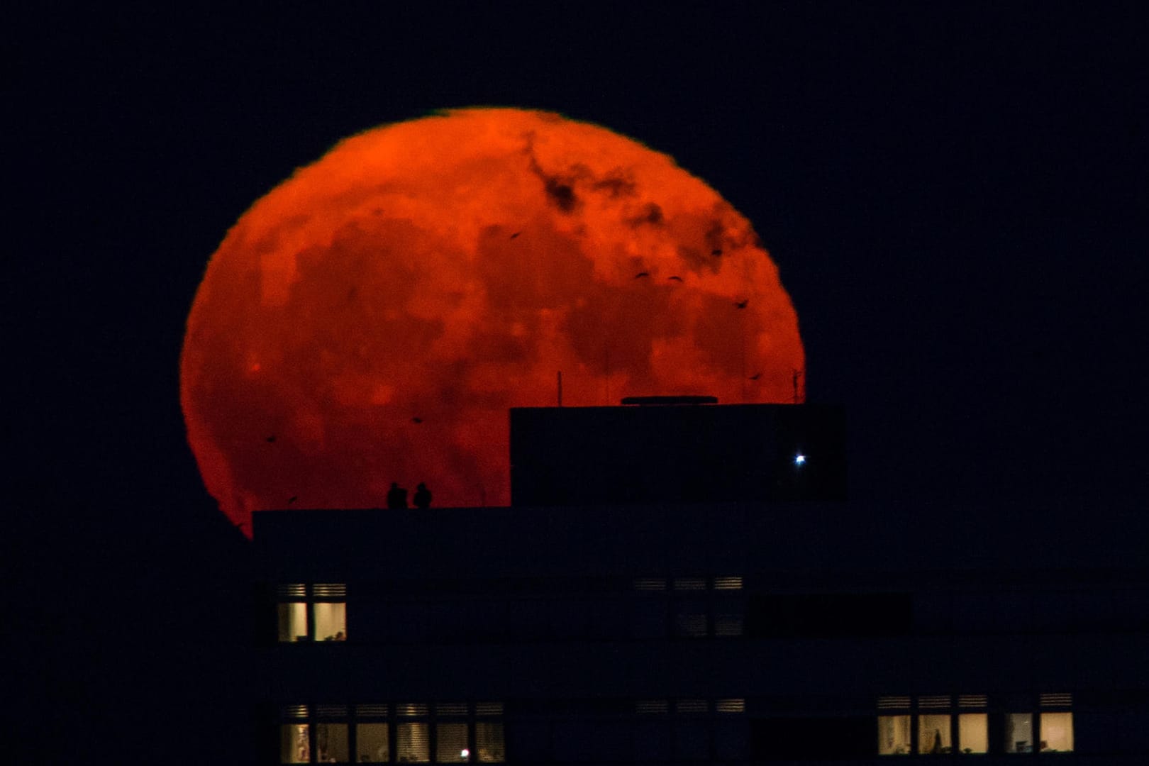 Supermond über Berlin