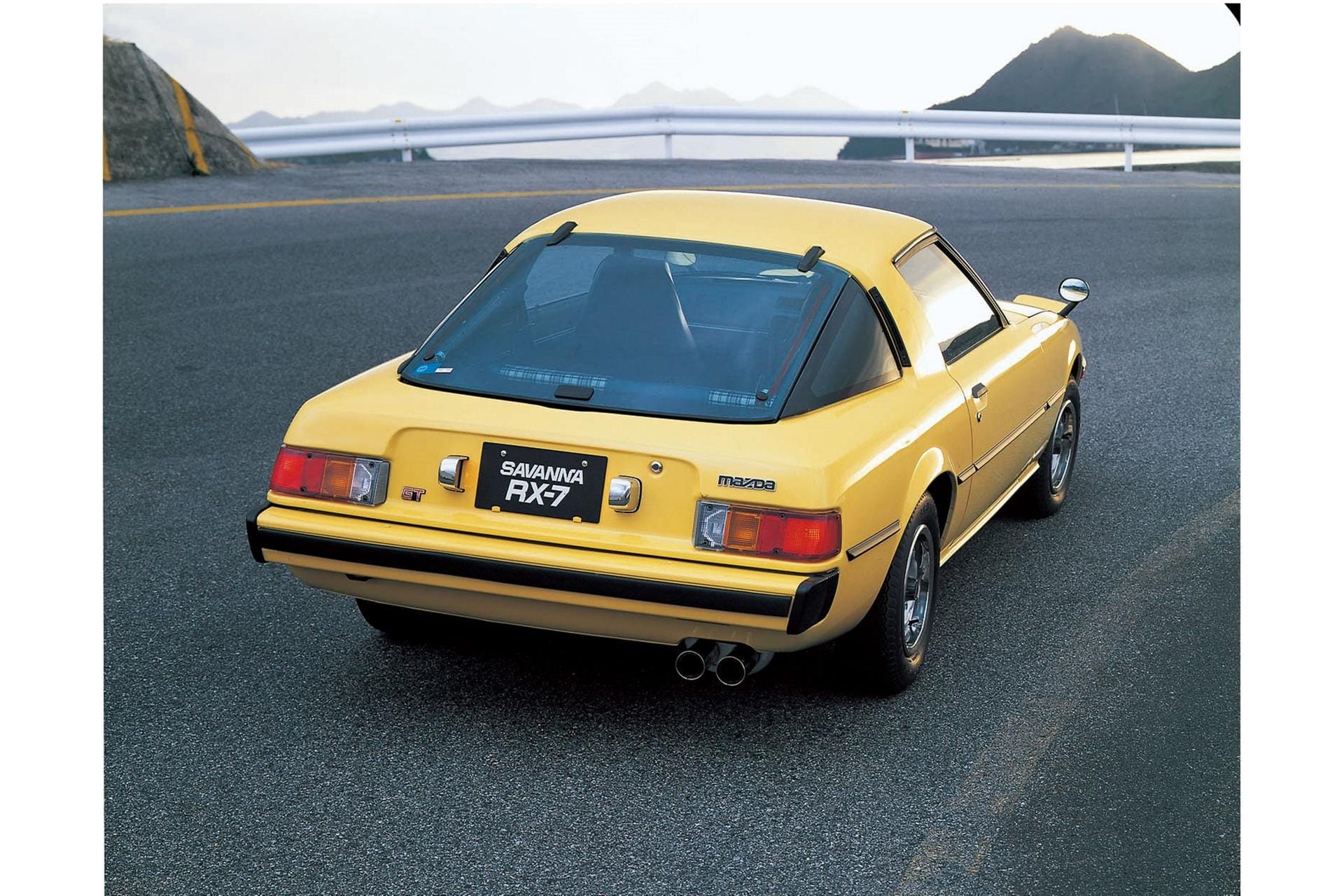 Mazda RX-7: „Rotations-Revolution“, „Wunder-Wankel“, „Porsche-Killer“ oder „Rächer des Ro“, bejubelte die Motorpresse den schnellen Japaner.