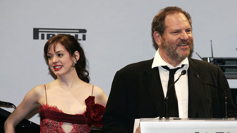Rose McGowan enthüllte den sexuellen Missbrauch durch Harvey Weinstein erst 20 Jahre danach.