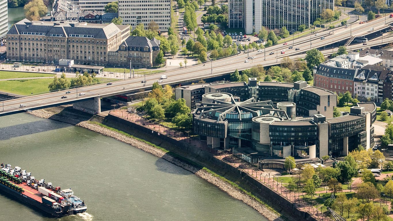 Regierungsviertel in Düsseldorf: Nordrhein-Westfalen machte im vergangenen Jahr 335,3 Millionen Euro neue Schulden.