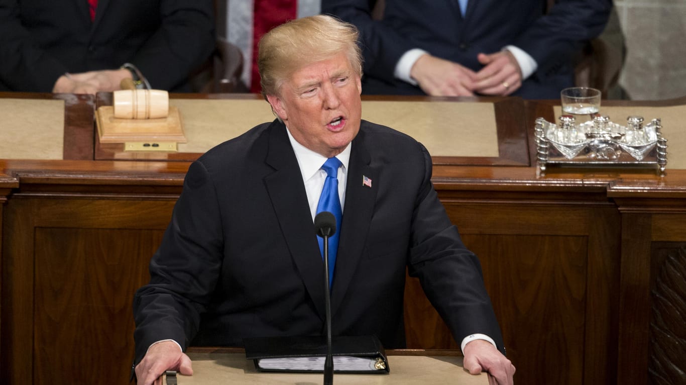 Donald Trump: In seiner ersten Rede "Zur Lage der Nation" appellierte der US-Präsident immer wieder an den Nationalstolz seiner Landsleute.