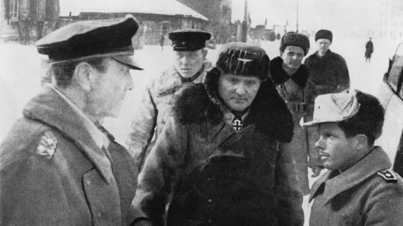 Generalfeldmarschall Friedrich Paulus: Der Verlierer von Stalingrad bei seiner Gefangennahme.