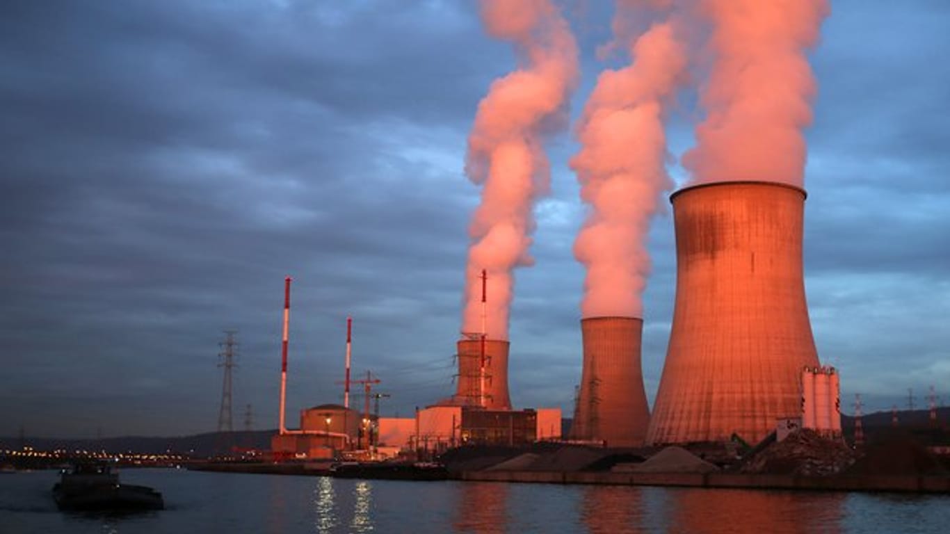 Deutschland, Belgien und die Niederlande seien auf ein Reaktorunglück im belgischen Atomkraftwerk Tihange nicht gut vorbereitet, warnte der niederländische Untersuchungsrat für Sicherheit.