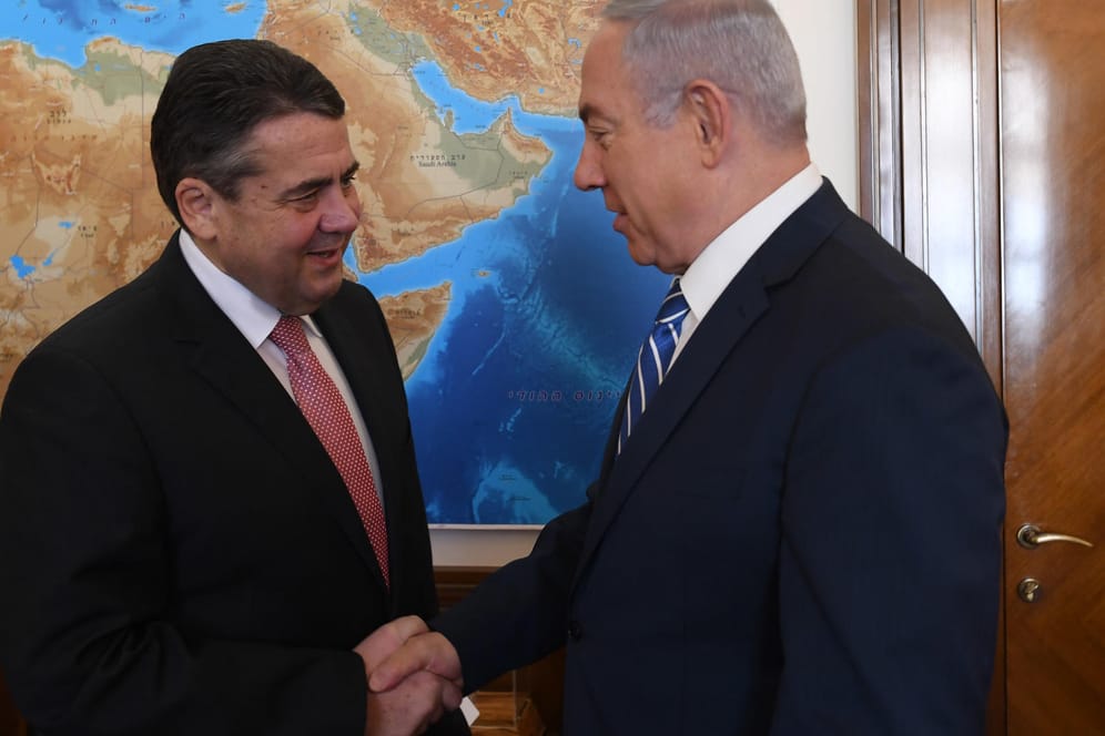 Sigmar Gabriel mit Benjamin Netanjahu: Der deutsche Außenminister hat sich erstmals seit dem diplomatischen Eklat mit Israels Premierminister getroffen.
