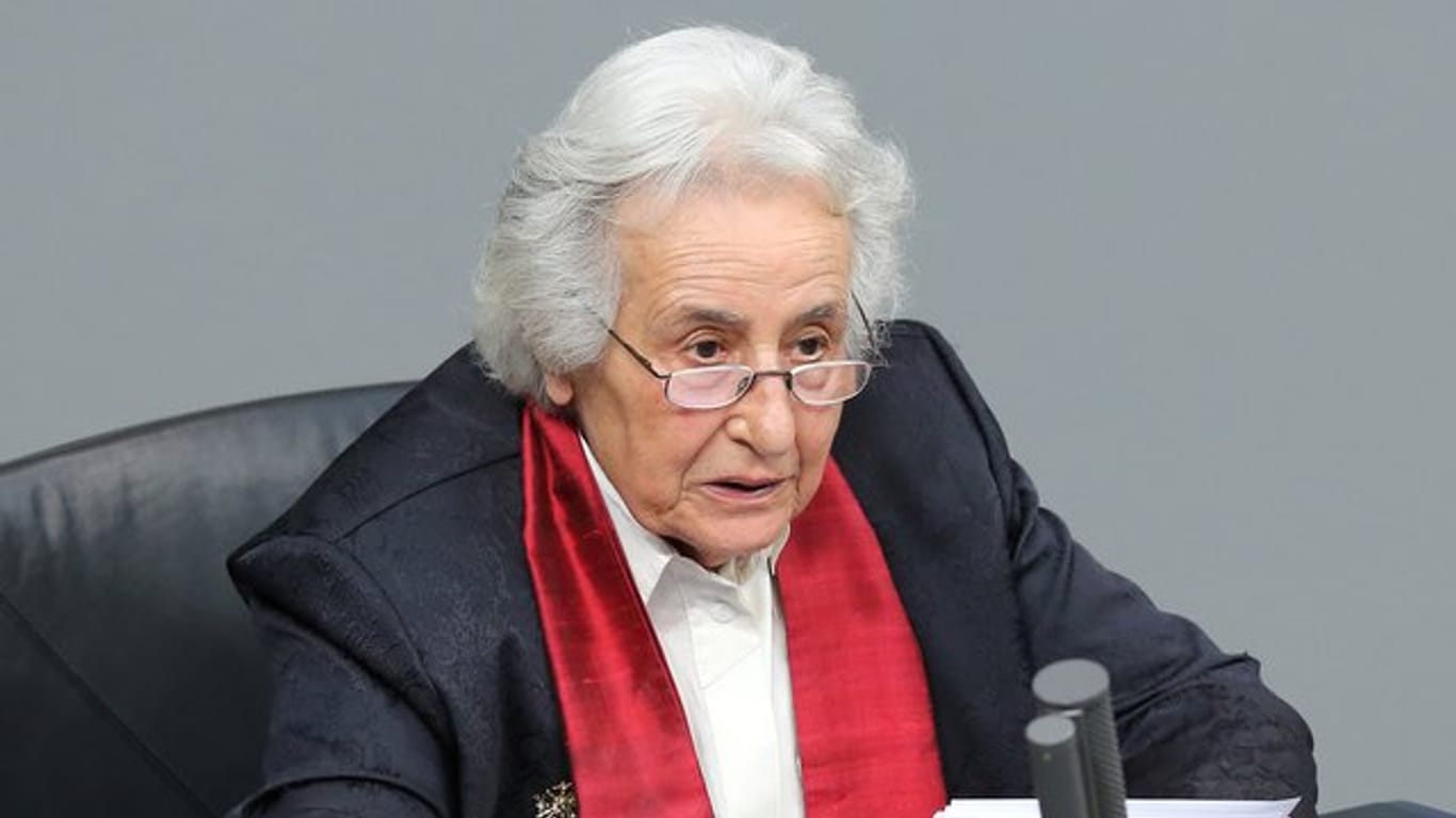 Anita Lasker Wallfisch, eine der letzten bekannten Überlebenden des Mädchenorchesters von Auschwitz, erinnert im Bundestag an die Opfer des Nationalsozialismus.