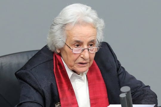 Anita Lasker Wallfisch, eine der letzten bekannten Überlebenden des Mädchenorchesters von Auschwitz, erinnert im Bundestag an die Opfer des Nationalsozialismus.