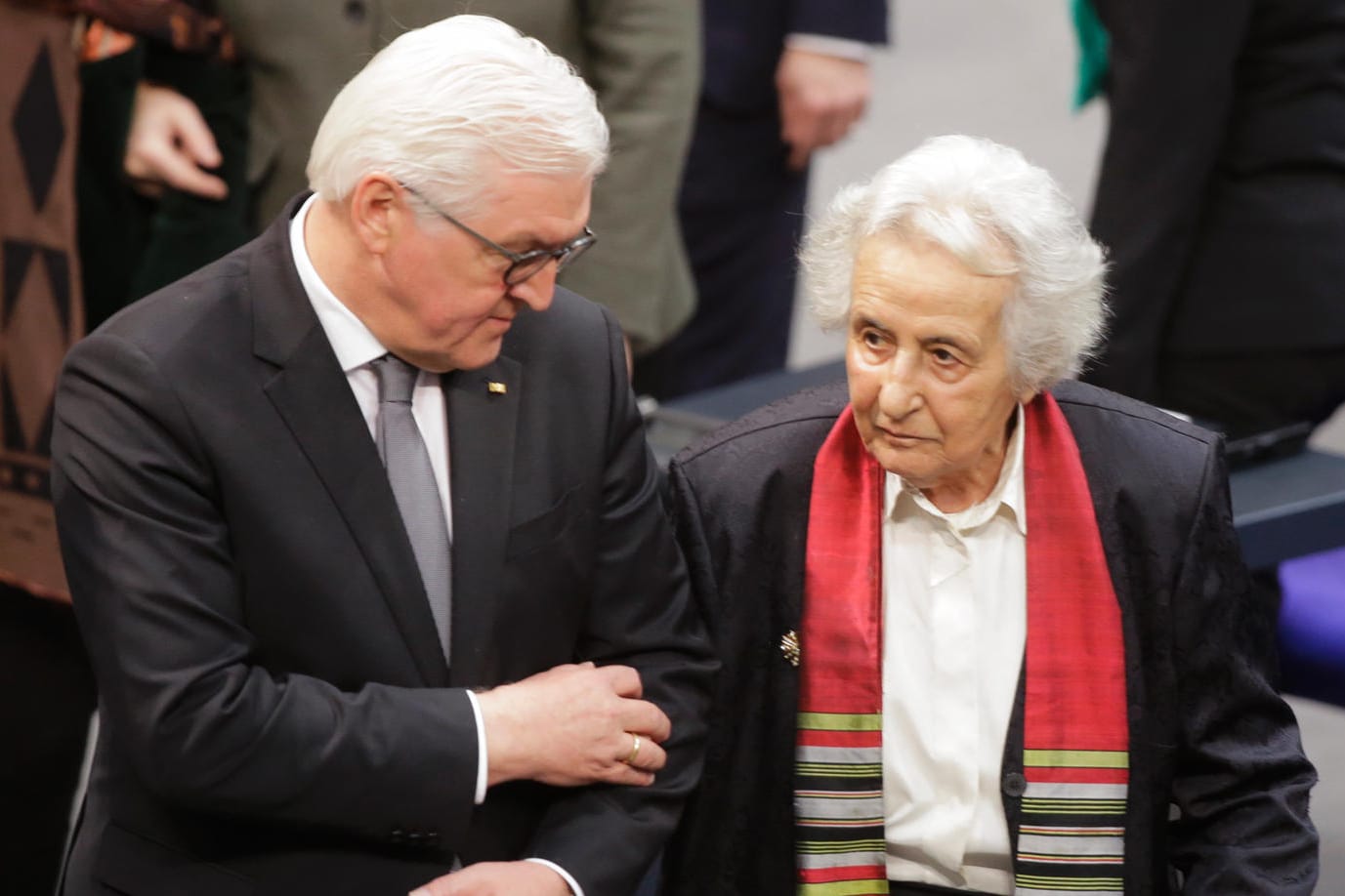 Bundespräsident Frank-Walter Steinmeier mit der Holocaust-Überlebenden Anita Lasker-Wallfisch: Sie warnte eindringlich vor neu aufkeimender Judenfeindlichkeit.