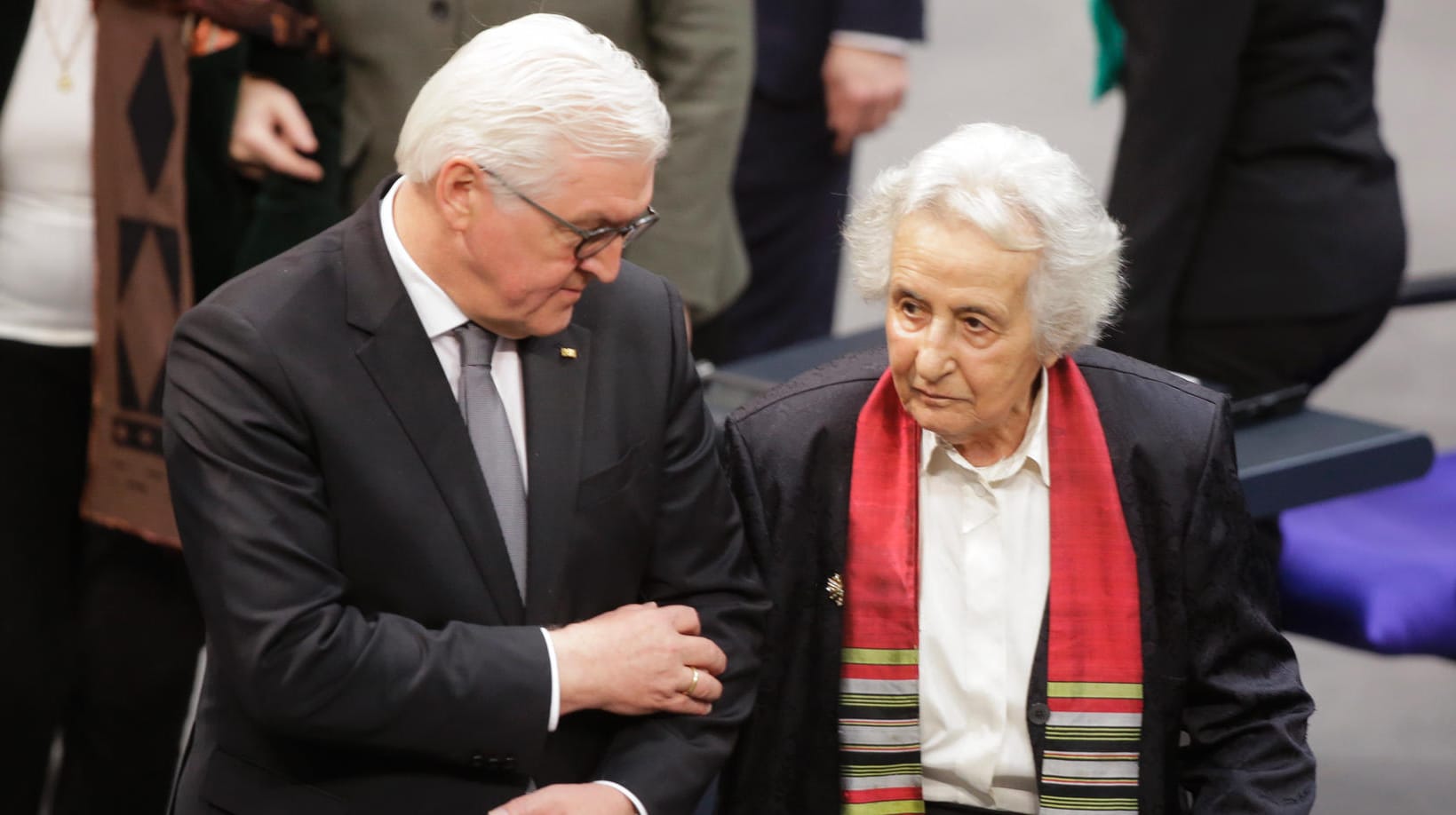 Bundespräsident Frank-Walter Steinmeier mit der Holocaust-Überlebenden Anita Lasker-Wallfisch: Sie warnte eindringlich vor neu aufkeimender Judenfeindlichkeit.