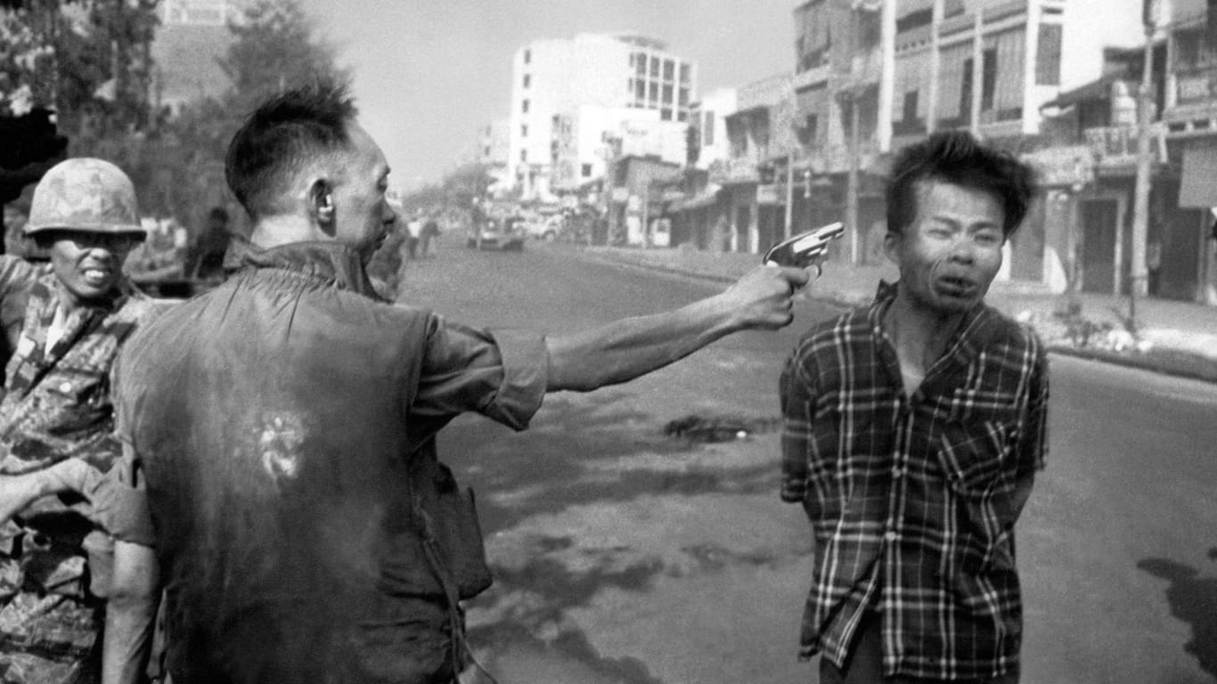 General Nguyen Ngoc Loan erschießt im Jahr 1968 Nguyen Van Lem: Der Guerilla-Kämpfer soll an der Ermordung zahlreicher Menschen beteiligt gewesen sein.