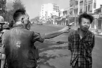 General Nguyen Ngoc Loan erschießt im Jahr 1968 Nguyen Van Lem: Der Guerilla-Kämpfer soll an der Ermordung zahlreicher Menschen beteiligt gewesen sein.