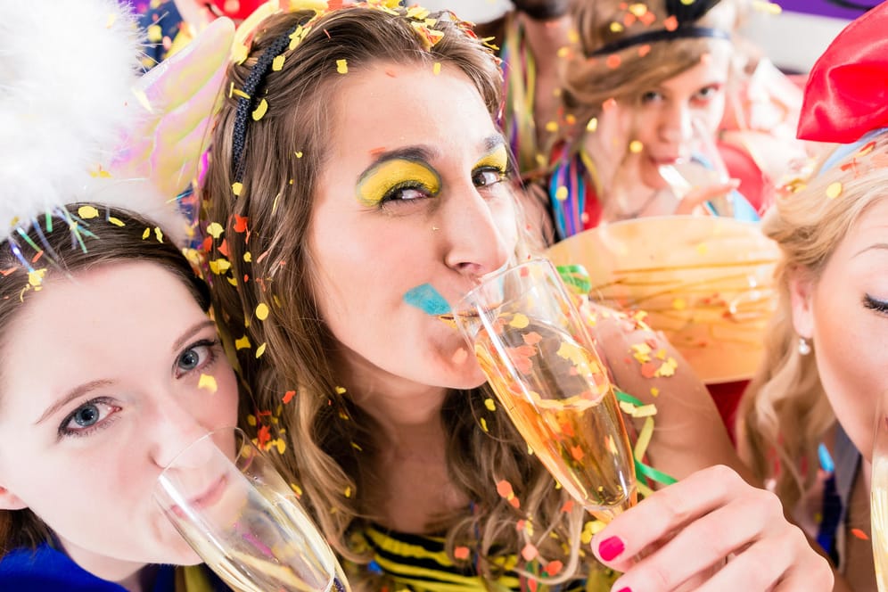 Menschen feiern Karneval