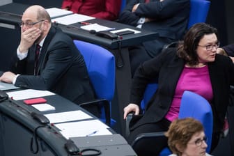 Martin Schulz und Andrea Nahles im Bundestag: In einer aktuellen Umfrage liegt die SPD nur noch bei 18 Prozent.