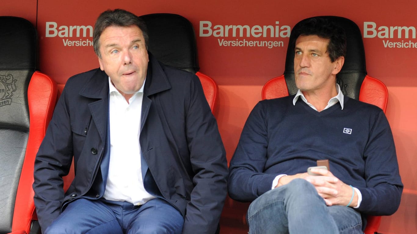Der Vorstandsvorsitzende Heribert Bruchhagen und Sportchef Jens Todt, hier auf der Bank in Leverkusen. Der HSV ist mit nur 16 Punkten Vorletzter in der Bundesliga.