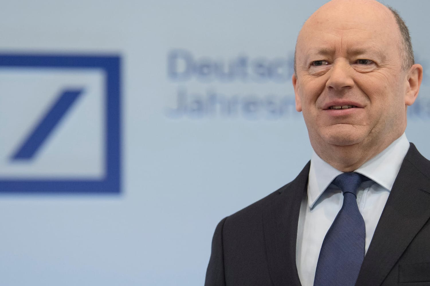 John Cryan zur Bilanz-Pressekonferenz der Deutschen Bank: US-Steuerreform kostet Erträge. John Cryan zur Bilanz-Pressekonferenz der Deutschen Bank: US-Steuerreform kostet Erträge.