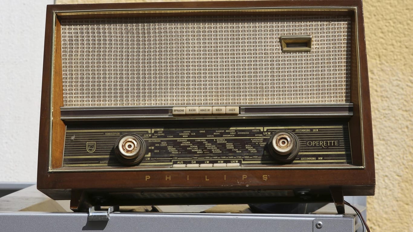 Altes Philips-Radio: Droht das Aus des UKW-Radios?