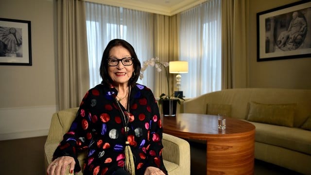 Nana Mouskouri beim Interview in Berlin.