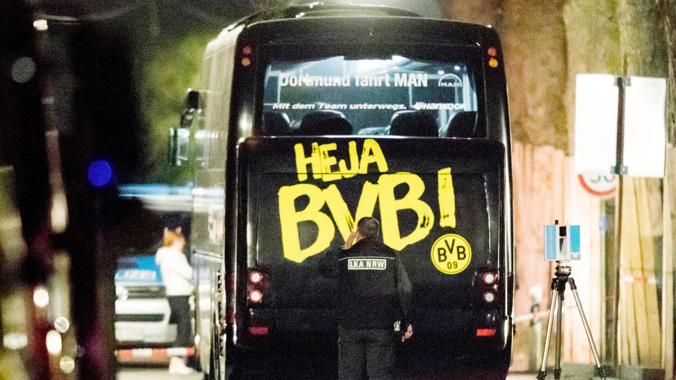 Der BVB-Mannschaftsbus nach dem mutmaßlichen Anschlag durch Sergej W am 11. April 2017.