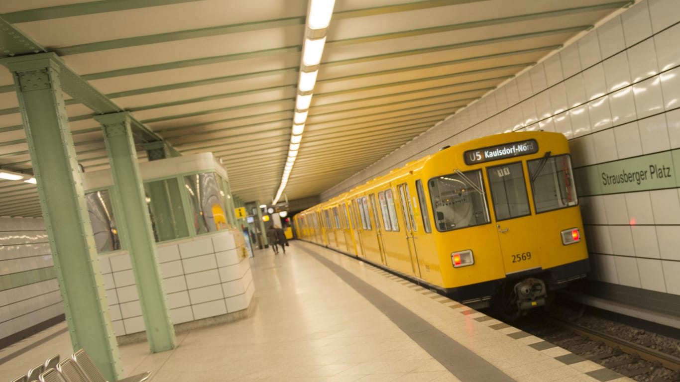 Eine U-Bahn in Berlin: Seit 2013 hat die Zahl von Gewalttaten im öffentlichen Nahverkehr deutlich zugenommen.