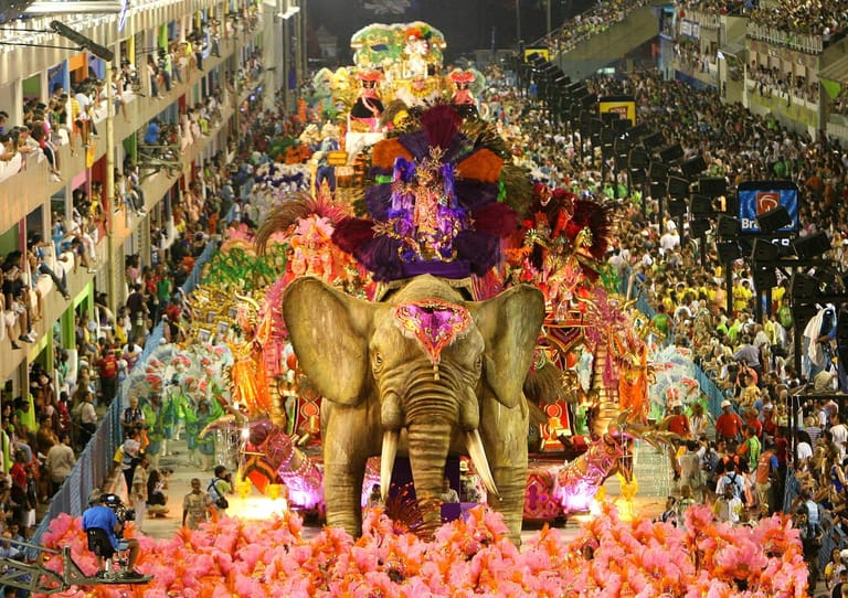 Karneval in Rio: Der wohl bekannteste Karneval der Welt findet seinen jährlichen Höhepunkt im Sambódromo.