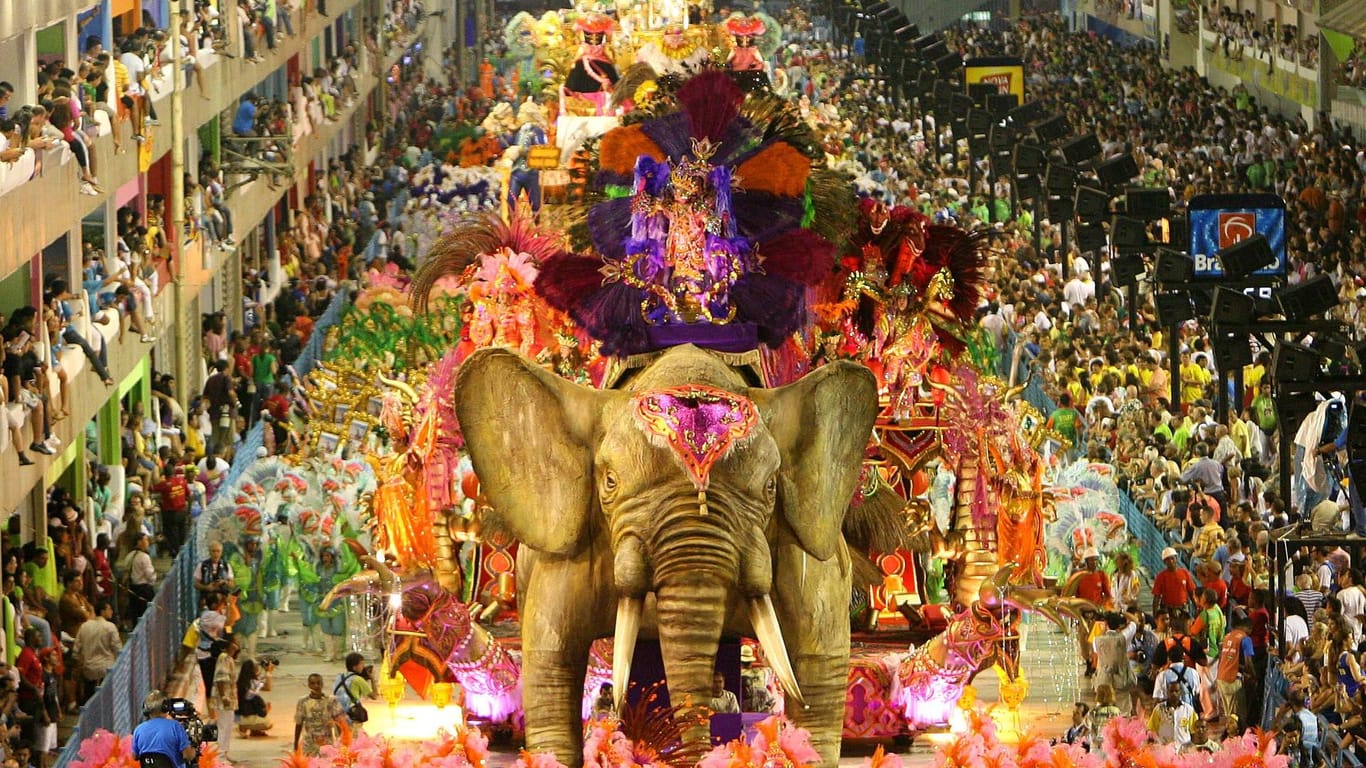 Karneval in Rio: Der wohl bekannteste Karneval der Welt findet seinen jährlichen Höhepunkt im Sambódromo.