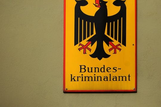 Der Polizei sind laut BKA bundesweit rund 590 Personen bekannt, die Mafia-Clans angehören - deutlich mehr als vor zehn Jahren.