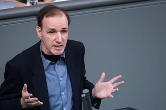 Der AfD-Abgeordnete Gottfried Curio am Rednerpult: Er erklärte die deutsche Staatsbürgerschaftspoliitk für "entartet".
