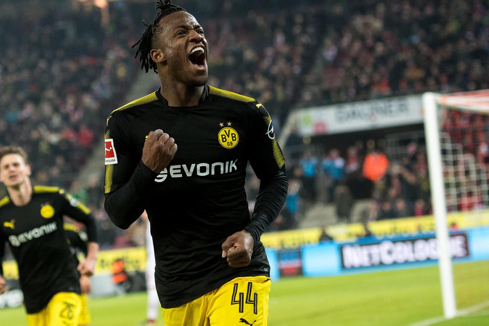 Batshuayi bejubelt seine Tore.