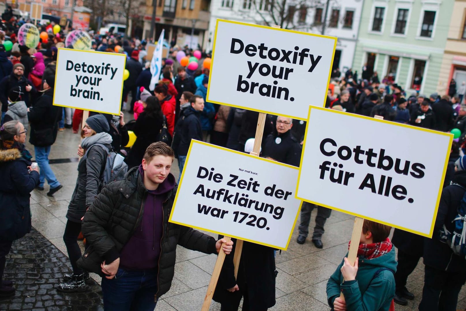 Demonstranten in Cottbus: Cottbusser demonstrieren für Weltoffenheit.